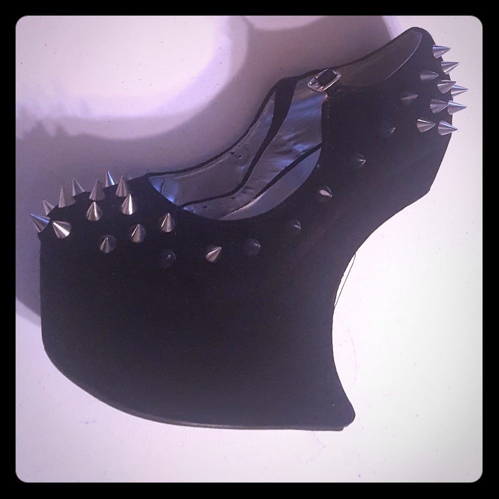 Spiked “tiptoe” heels